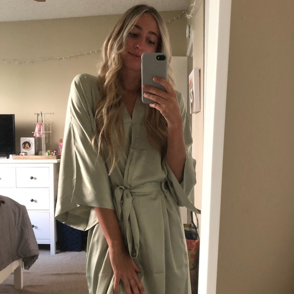 AW Bridal Robe - Picture 3 of 3